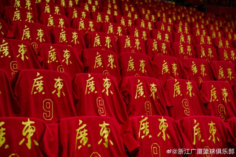 一起见证历史时刻广厦晒球队众将踩场照：今晚不见不散