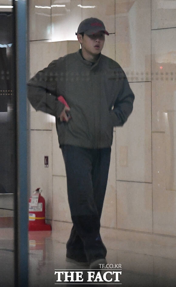 吃瓜韩媒爆料：李刚仁被拍和女团李娜恩在车内、家中约会