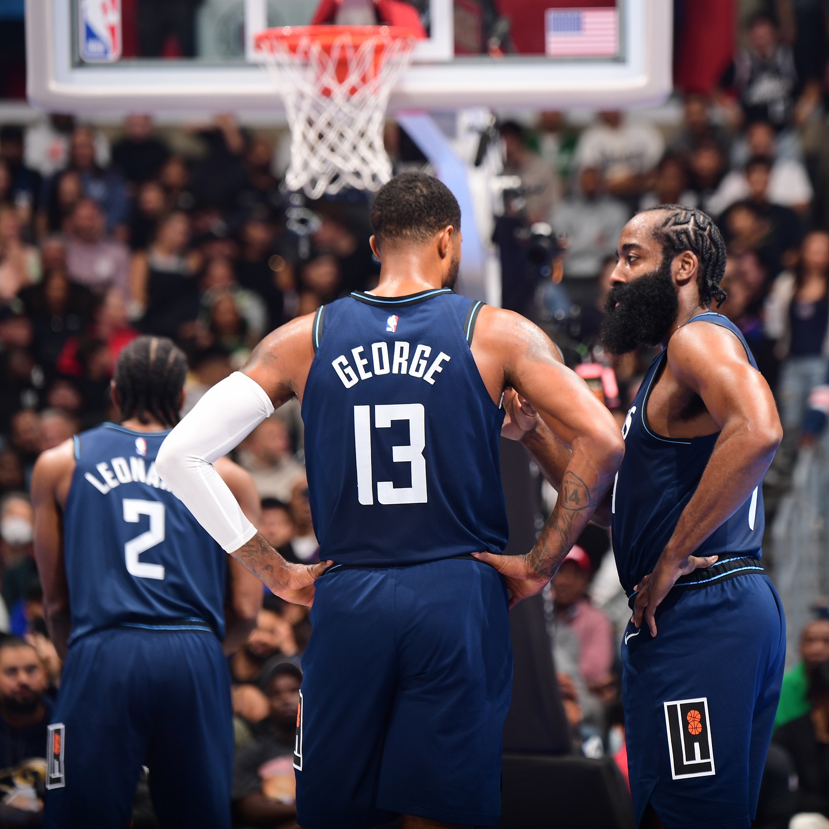乔治：哈登打挡拆会创造错位我就是把握空位机会打出侵略性