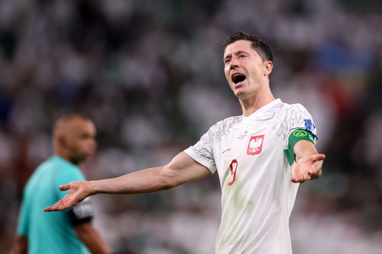 莱万FIFA年度最佳投票：梅西、京多安、哈兰德