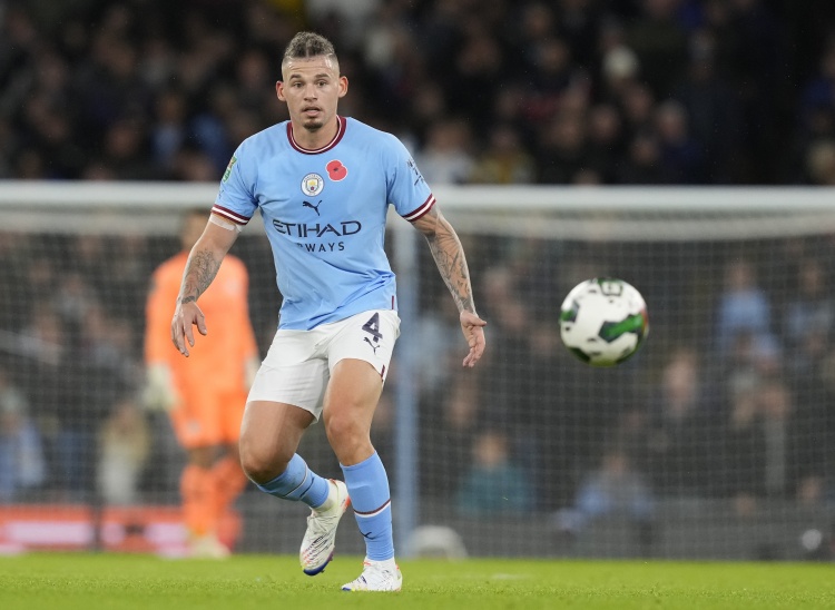 标准晚报:西汉姆领跑菲利普斯争夺战,球员未来下周定