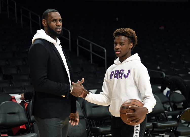 NBA金字招牌不能随意丢弃湖人会交易詹姆斯吗