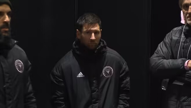 现场镜头给到梅西