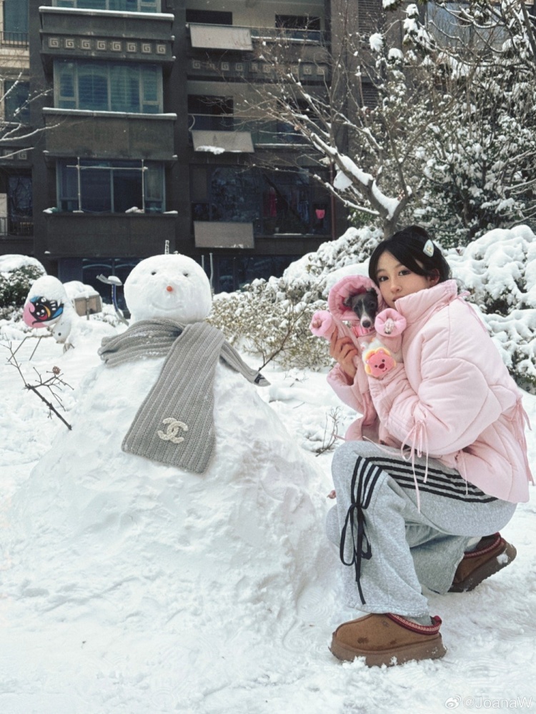 韦世豪妻子社媒晒照：下雪啦下雪啦！