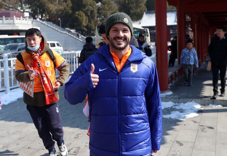山东泰山队今日进行赛季前例行登泰山合影活动