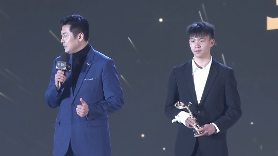 亚少赛3战3球！官方：浙江队球员王钰栋获得中国金童奖U17