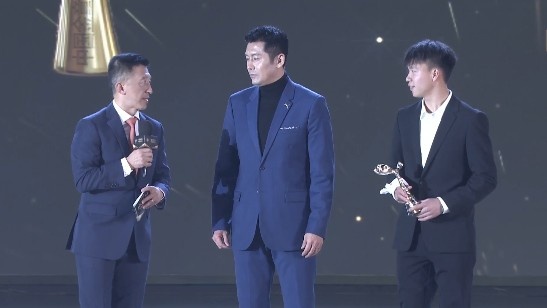 亚少赛3战3球！官方：浙江队球员王钰栋获得中国金童奖U17