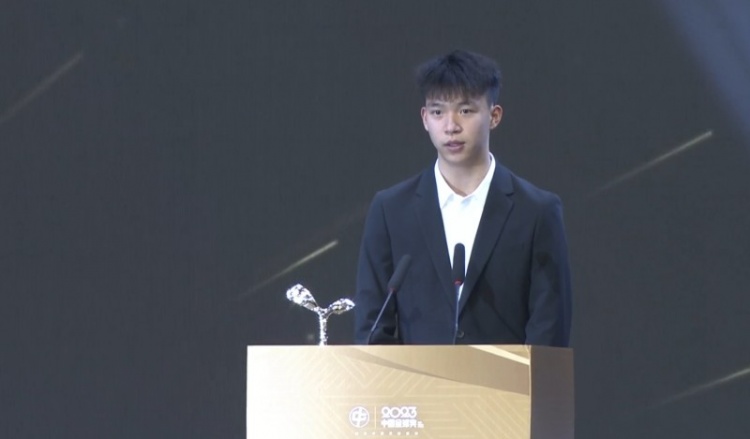 亚少赛3战3球！官方：浙江队球员王钰栋获得中国金童奖U17