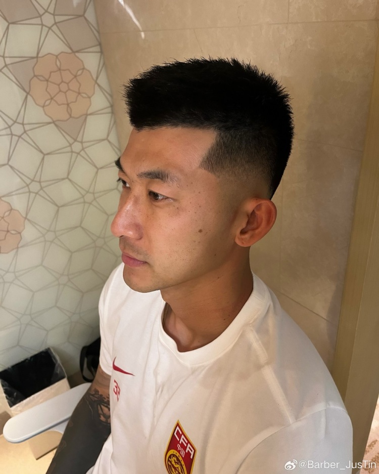 从“头”开始发型师晒国足众将新头型：全新面貌，盼拿下比赛