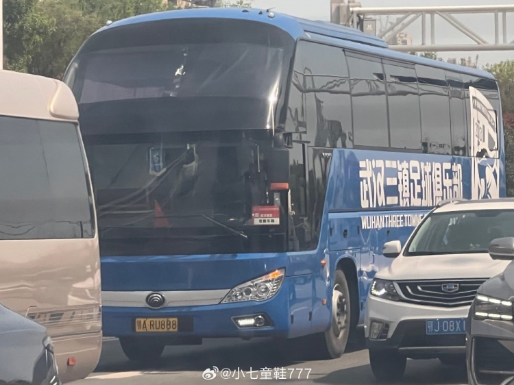 交通堵塞！博主：武汉三镇大巴堵在途中，1530将战国安