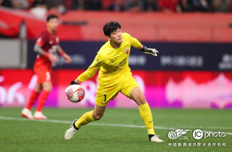 中超第3轮，上海海港3比1河南队，武磊、张琳芃、巴尔加斯破门