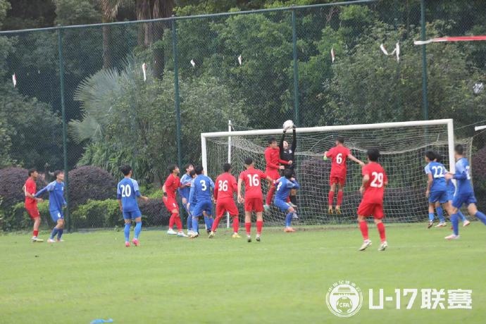 上海申花U17队5战3胜2平积11分，晋级U17锦标赛决赛阶段比赛