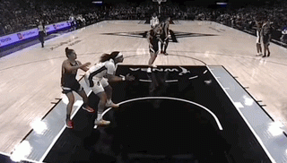 她拯救了WNBA，却为何被疯狂针对