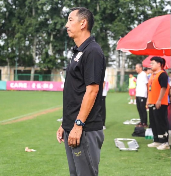 中冠战报绝不放弃！十人雄安之光01不敌西北青年人