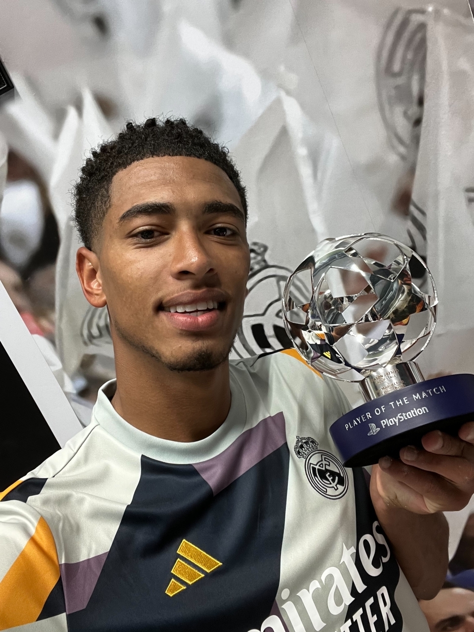大男主贝林本赛季在皇马和英格兰获得15次MVP，拿奖拿到手软