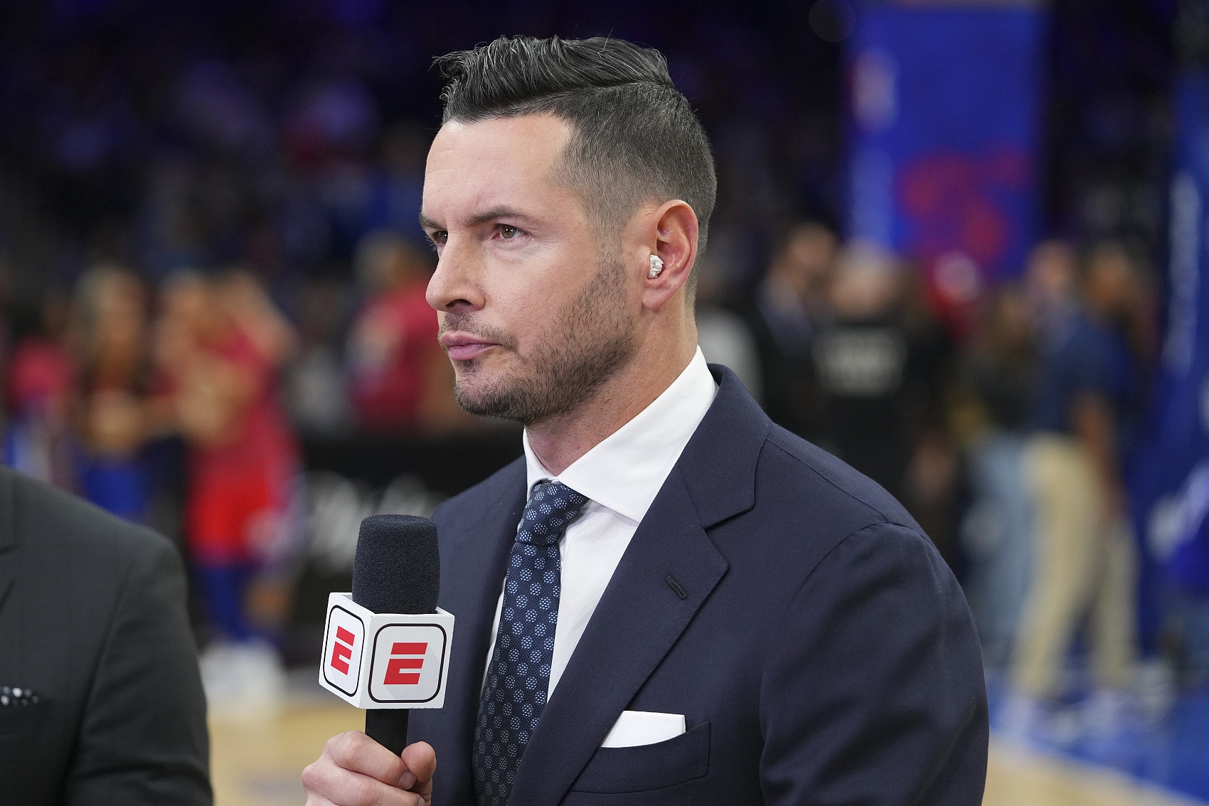 Woj：湖人面试了雷迪克但是还没有给他提供主帅职位