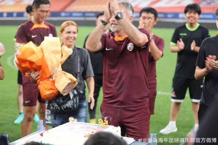 祝我们的主教练亚森先生生日快乐