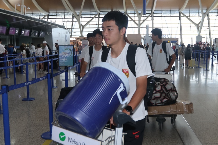 为备战亚少赛预选赛，中国U16男足前往大阪参加拉练