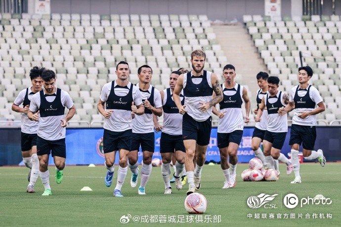 徐正源：深圳新鹏城补强后提升很多蓉城会更专注认真对待比赛