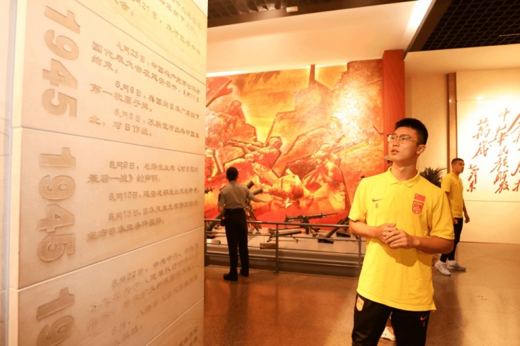 中国U19男足参观八路军太行纪念馆接受爱国主义教育