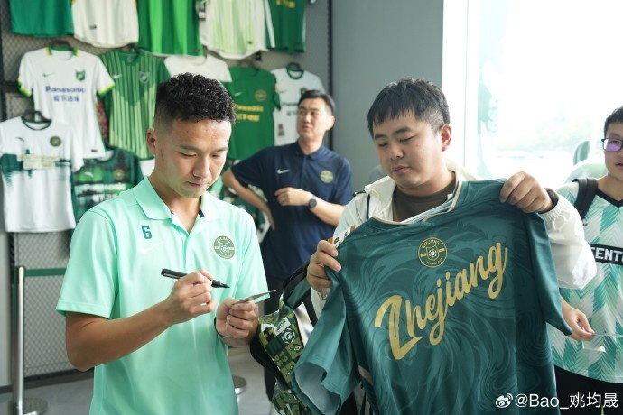 浙江FC官方旗舰店开业，姚均晟受邀参加：欢迎大家多多打卡