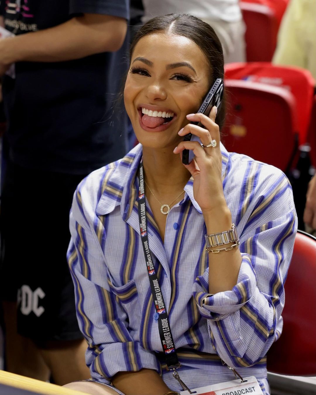 相差12岁！NBA美女主持与老詹御用记者Dave喜结连理