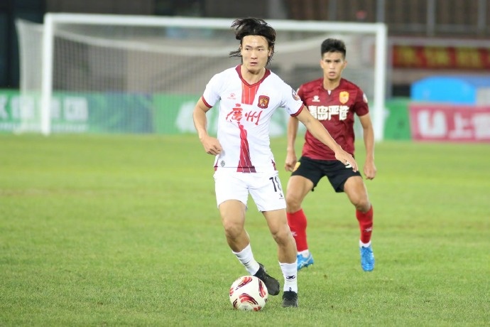 阿雷格里亚第95分钟绝平，广州队客场11青岛红狮