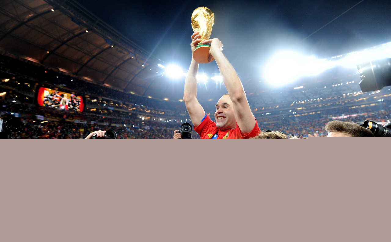 伊涅斯塔是2010世界杯&2012欧洲杯&2015欧冠决赛的MVP