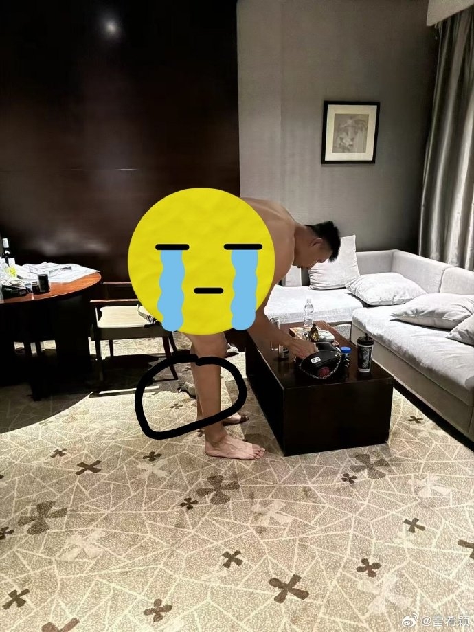 网友：易建联裸照旁躺着一双高跟鞋事件“女主”有双一样的