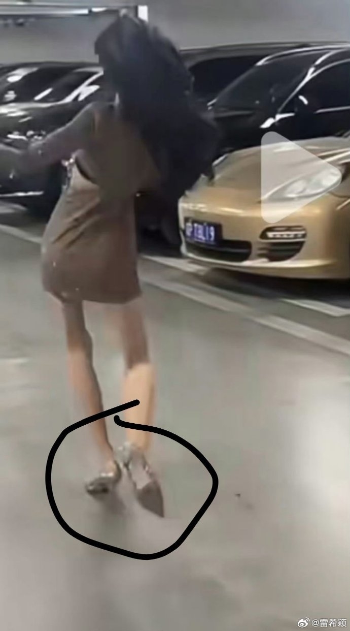 网友：易建联裸照旁躺着一双高跟鞋事件“女主”有双一样的