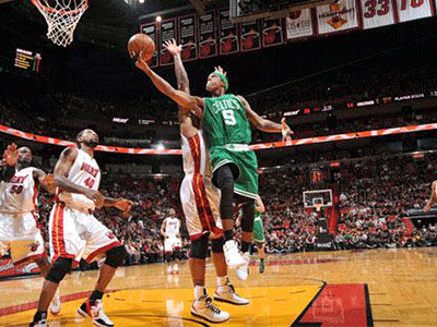 媒体人:刘易斯已经接触到了前NBA球员乔丹-米基,他在球队的青岛男篮